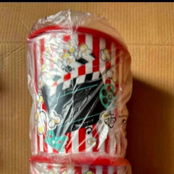 Tupperware One Touch Movie Night Canister - Picture 2 of 4